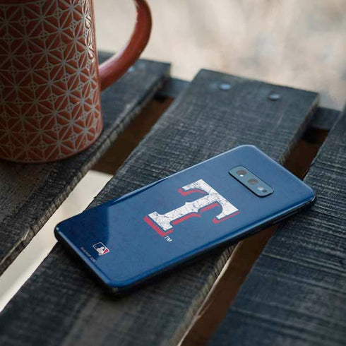 MLB Texas Rangers - Solid Distressed Galaxy S10e Skin