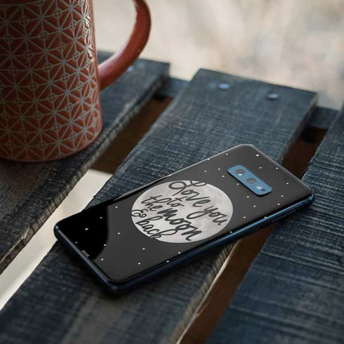 To The Moon And Back BW Galaxy S10e Skin