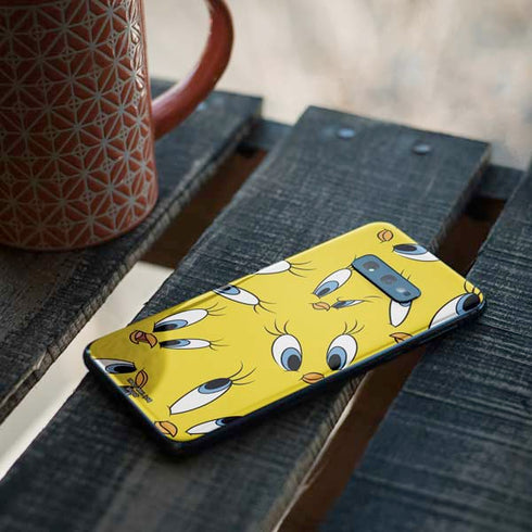 Looney Tunes Tweety Bird Super Sized Pattern Galaxy S10e Skin