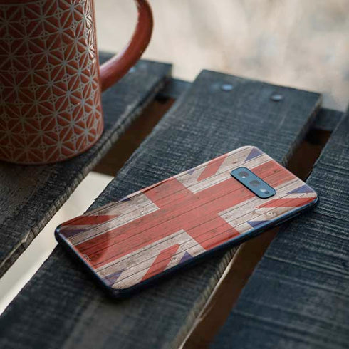 United Kingdom Flag Dark Wood Galaxy S10e Skin