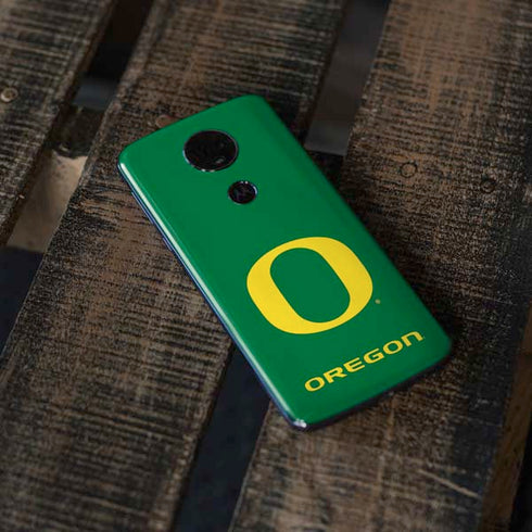 University of Oregon Yellow O on Green Moto E5 Plus Skin