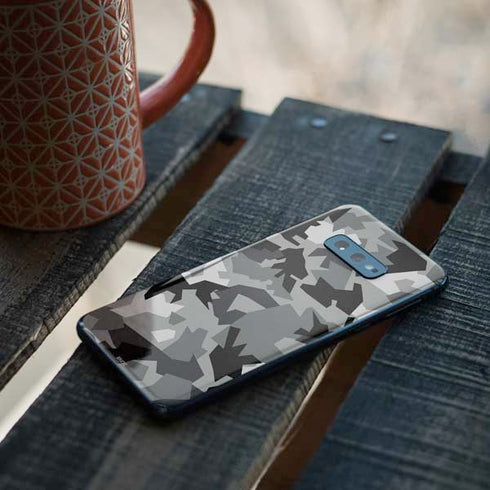 Urban Camouflage Black Galaxy S10e Skin