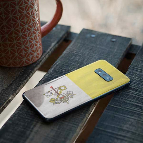 Vatican City Flag Distressed Galaxy S10e Skin