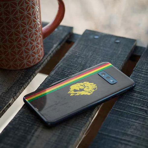 Vertical Banner - Lion of Judah Galaxy S10e Skin