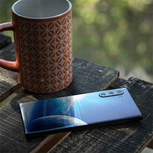 View of a Planet as it Looms in Close Orbit and with Rings Galaxy Note 10 Skin