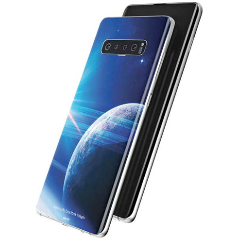 View of a Planet as it Looms in Close Orbit and with Rings Galaxy S10 Skin