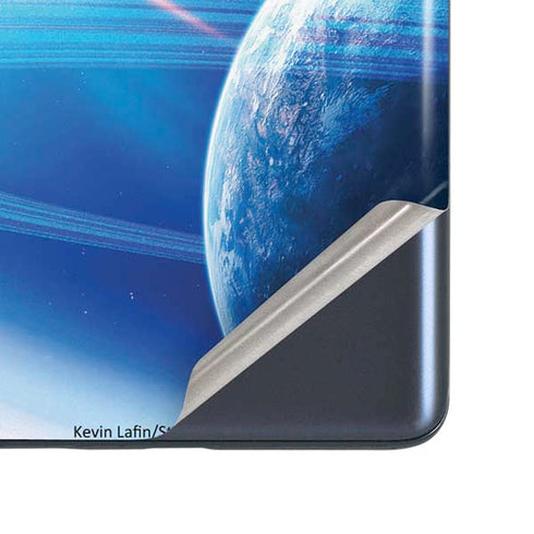 View of a Planet as it Looms in Close Orbit and with Rings Galaxy S20 Fan Edition Skin