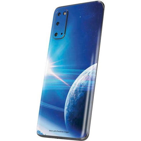View of a Planet as it Looms in Close Orbit and with Rings Galaxy S20 Skin