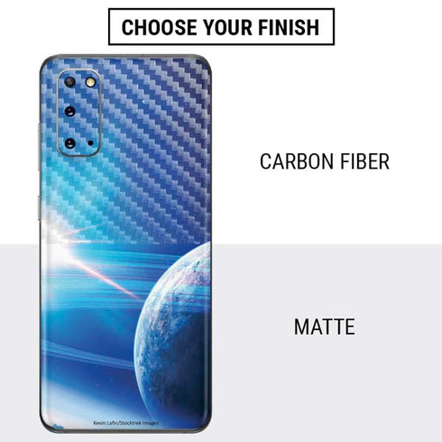 View of a Planet as it Looms in Close Orbit and with Rings Galaxy S20 Skin