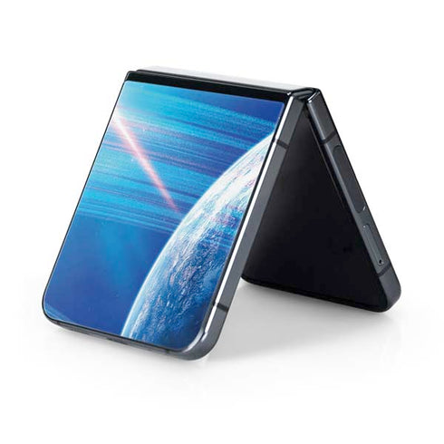 View of a Planet as it Looms in Close Orbit and with Rings Galaxy Z Flip5 5G Skin