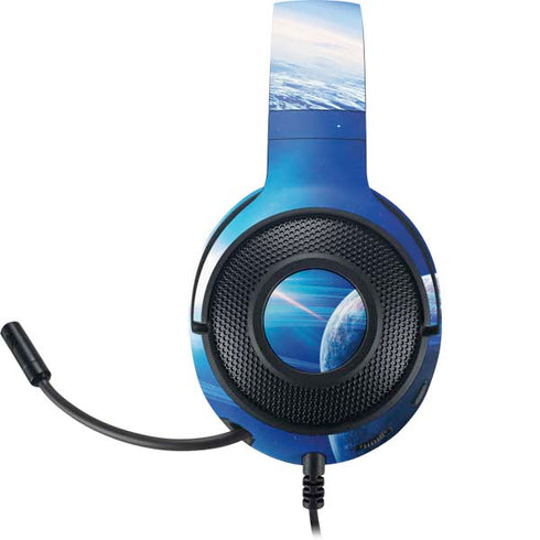 View of a Planet as it Looms in Close Orbit and with Rings Razer Kraken X Skin