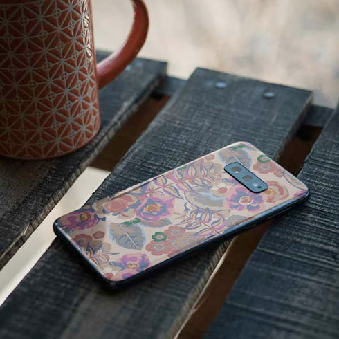 Warm Taupe Floral Galaxy S10e Skin