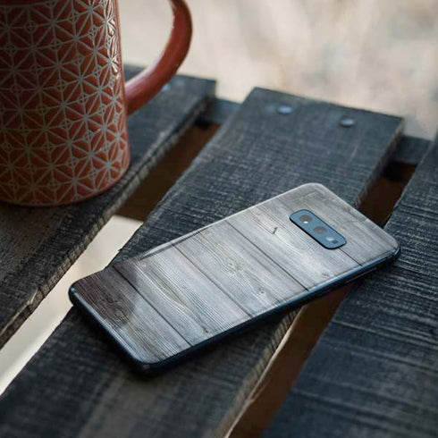 Weathered Blue Wood Galaxy S10e Skin