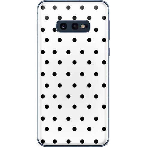 White and Black Polka Dots Galaxy S10e Skin