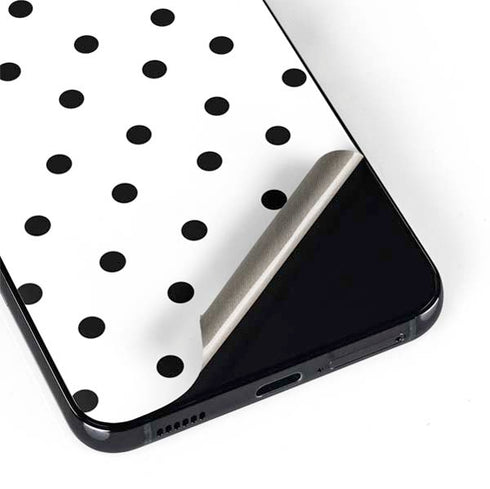 White and Black Polka Dots Galaxy S22 Skin