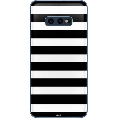 White and Black Stripes Galaxy S10e Skin