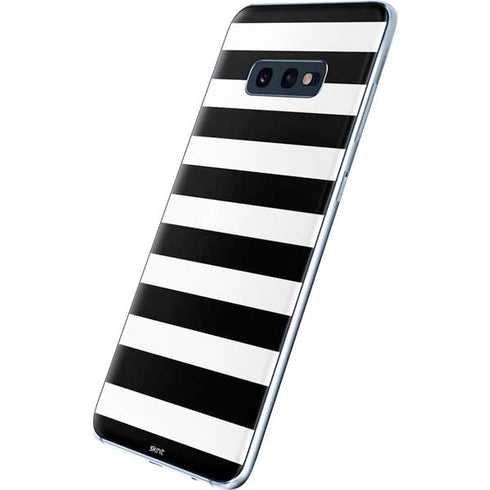 White and Black Stripes Galaxy S10e Skin