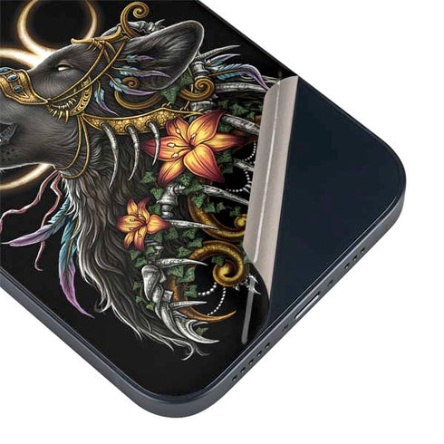 Wolf Howling by Sarah Richter iPhone 15 Plus Skin