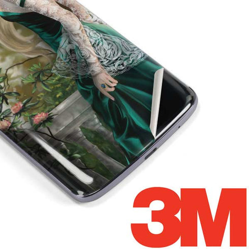 Woman with Peacocks by Nene Thomas Moto E5 Plus Skin
