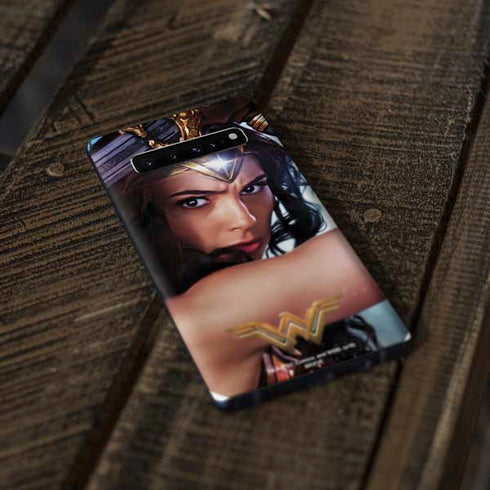 DC Comics Wonder Woman Battle Ready Poster Galaxy S10 Skin