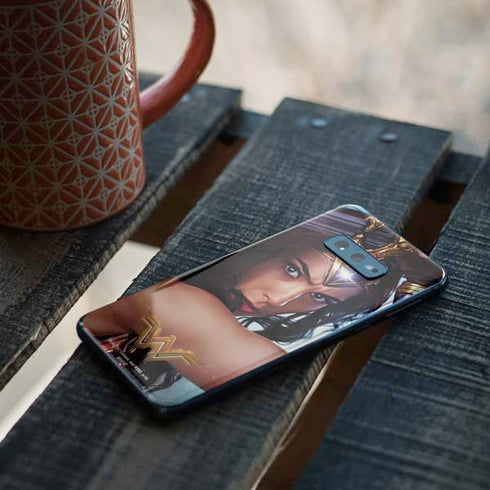 DC Comics Wonder Woman Battle Ready Poster Galaxy S10e Skin