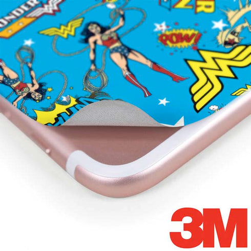 DC Comics Wonder Woman Action pose pattern iPhone 8 Plus Skin