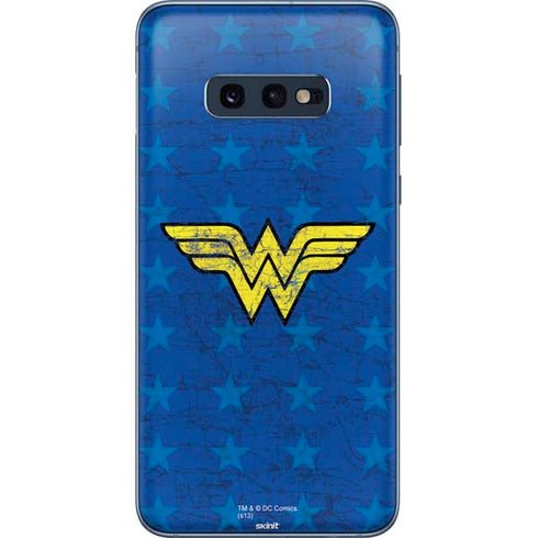 DC Comics Wonder Woman Emblem on Flag Galaxy S10e Skin