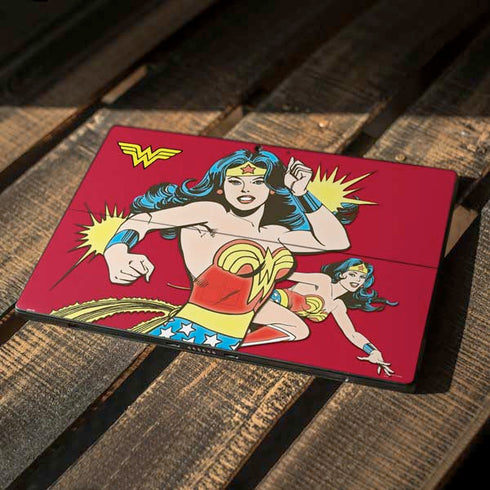 DC Comics Wonder Woman Vintage Action pose Surface Pro 7 Skin