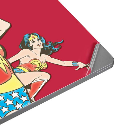 DC Comics Wonder Woman Vintage Action pose Universal Laptop 18in (14.6 x 10.6in) Skin