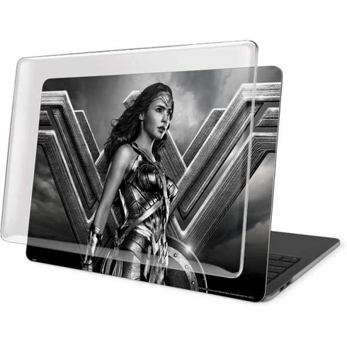 The Justice League (2017) Wonder Woman Poster MacBook Pro 15in (2016-19) Case plus Skin