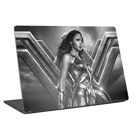 The Justice League (2017) Wonder Woman Poster Universal Laptop 16.6in (13.4 x 9.7in) Skin