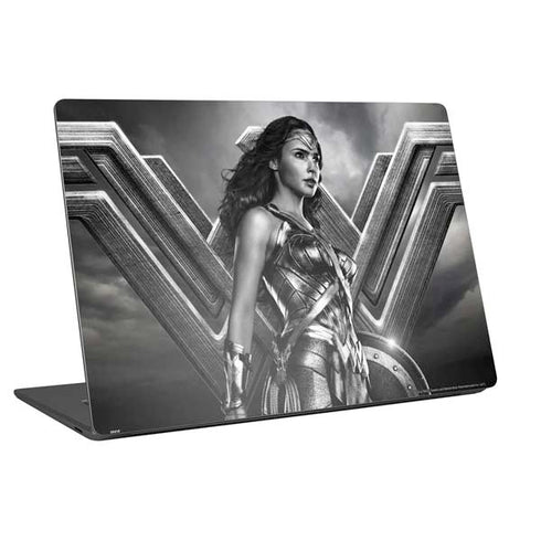 The Justice League (2017) Wonder Woman Poster Universal Laptop 17in (13.8 x 10in) Skin