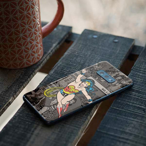 DC Comics Wonder Woman Vintage pose pattern Galaxy S10e Skin