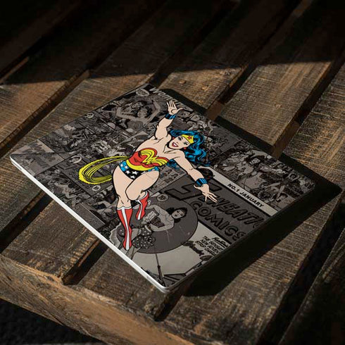 DC Comics Wonder Woman Vintage pose pattern Surface Laptop 3 13.5in Skin