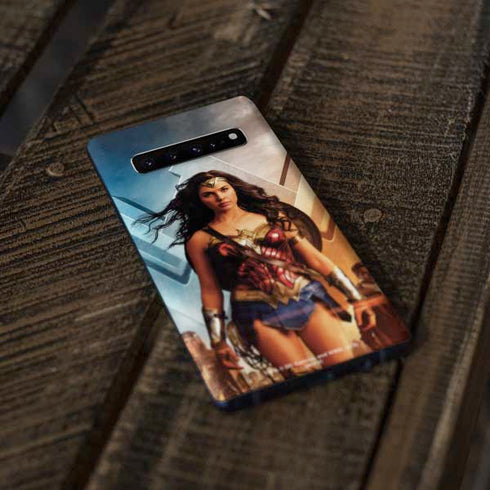 DC Comics Wonder Woman Main characters Poster Galaxy S10 Plus Skin