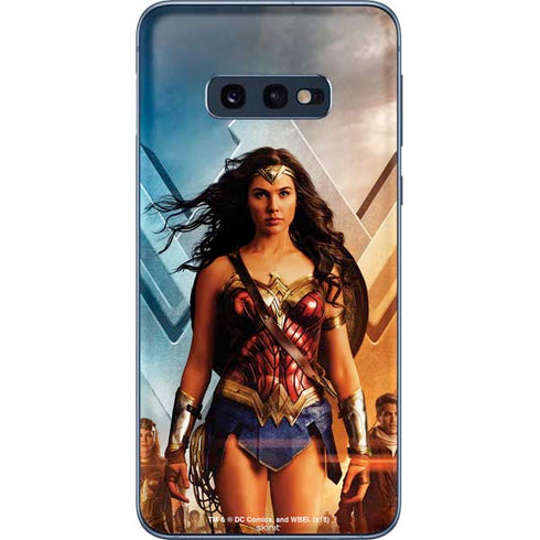 DC Comics Wonder Woman Main characters Poster Galaxy S10e Skin