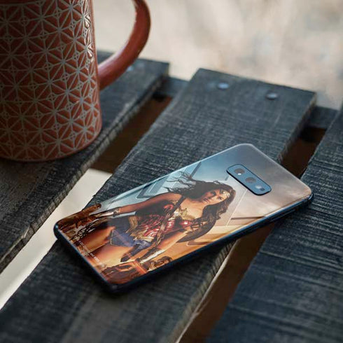 DC Comics Wonder Woman Main characters Poster Galaxy S10e Skin