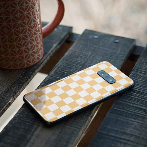 Yellow and White Checkerboard Galaxy S10e Skin