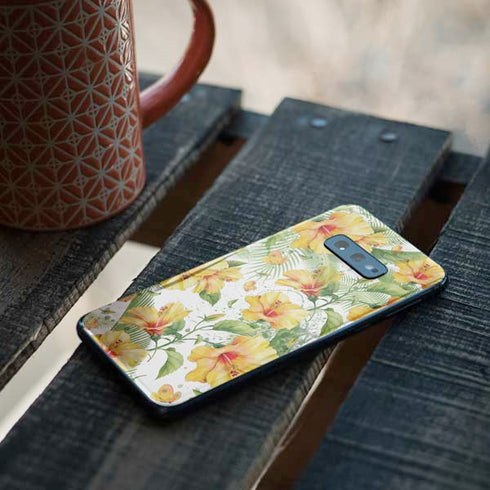 Yellow Hibiscus Galaxy S10e Skin