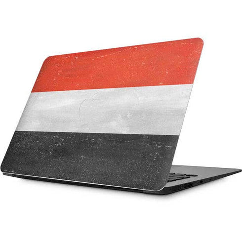 Yemen Flag Distressed Apple MacBook Skin