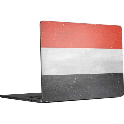 Yemen Flag Distressed MacBook Air 15 in (2023) Skin