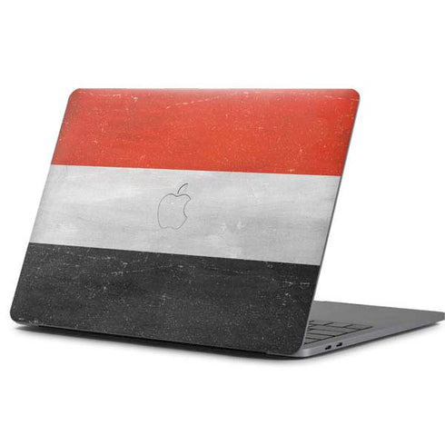 Yemen Flag Distressed Apple MacBook Pro 13-inch Skin