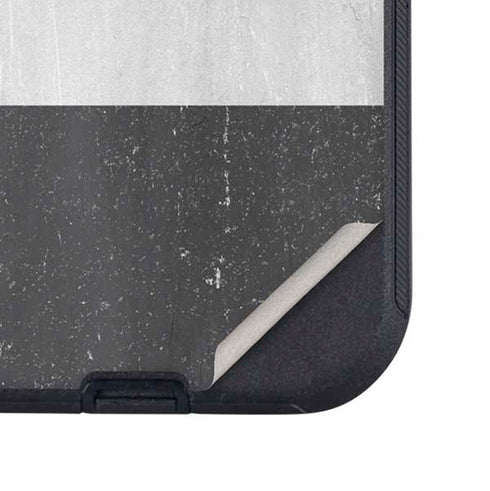 Yemen Flag Distressed Otterbox Defender iPhone Skin