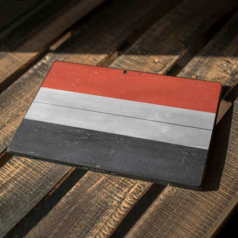 Yemen Flag Distressed Surface Pro 7 Skin