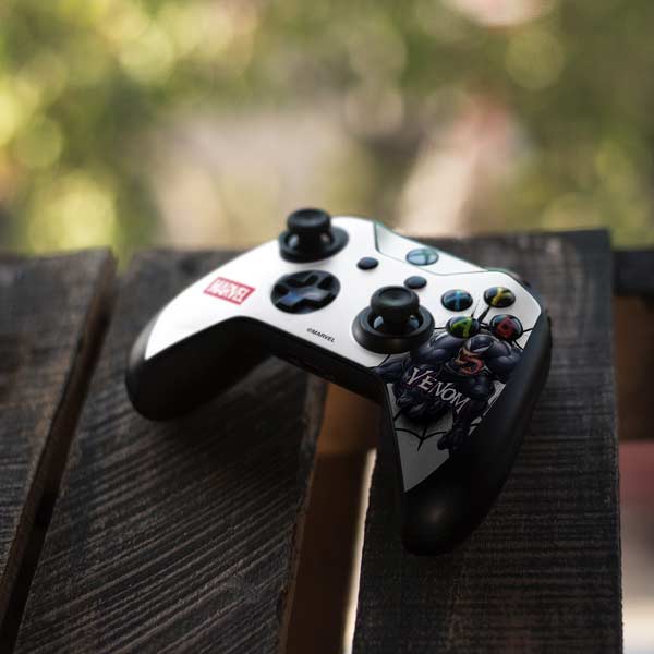 Marvel Venom Reaching Forward Xbox One X Controller Skin