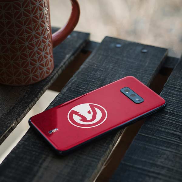 NBA Atlanta Hawks Distressed Galaxy S10e Skin