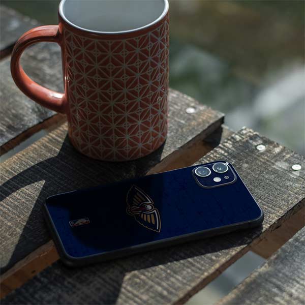 NBA New Orleans Pelicans Distressed iPhone 11 Skin