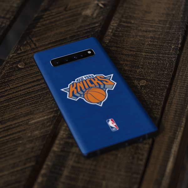 NBA New York Knicks Distressed Galaxy S10 Plus Skin