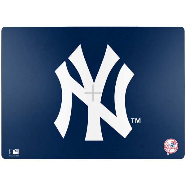 MLB New York Yankees - Solid Distressed Surface Laptop 7 15in Skin