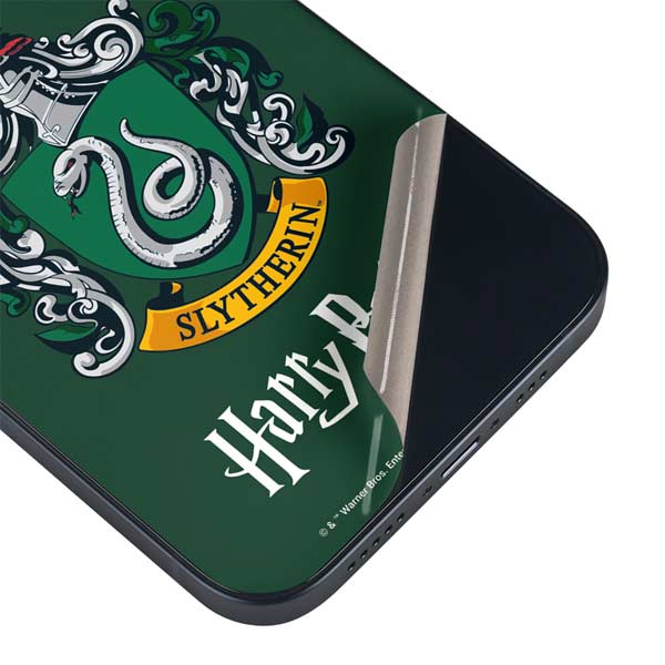 Wizarding World Harry Potter Slytherin House Crest iPhone 15 Skin